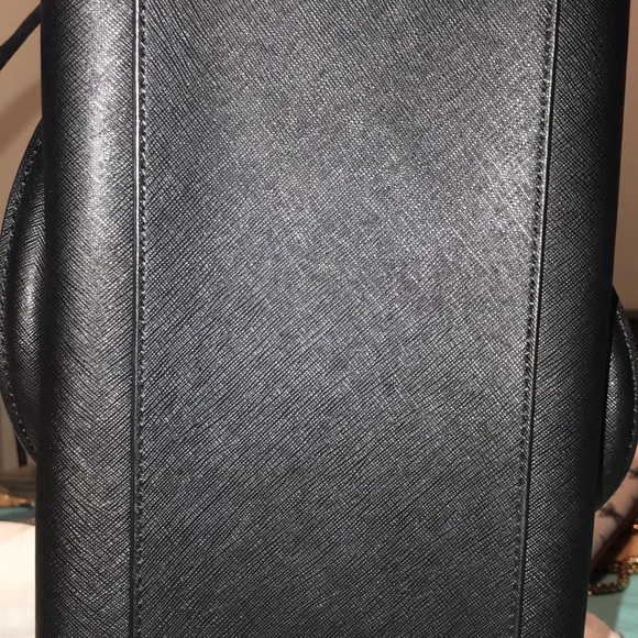 SOLD! Calvin Klein Satchel. - Picture 5 of 6